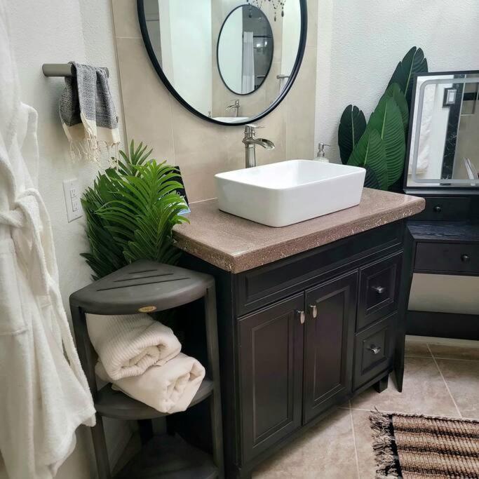 The Ritz Spa Sanctuary Hot Tub/Patio/Fam/Pet Las Cruces Exteriör bild
