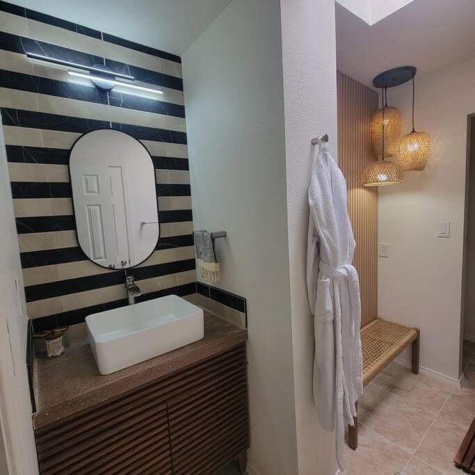 The Ritz Spa Sanctuary Hot Tub/Patio/Fam/Pet Las Cruces Exteriör bild